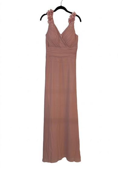 Robe longue avec bretelles ornées de fleurs en tissu et strass buste plissé