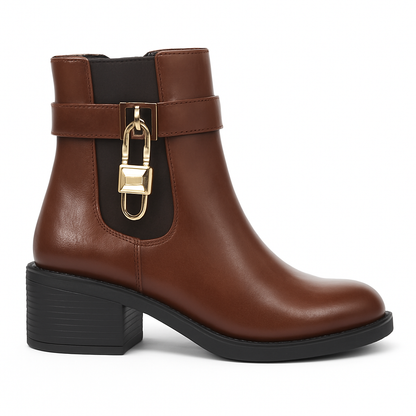 Bottines vernies à boucle élégante