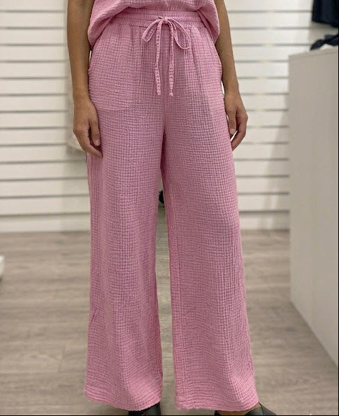 Pantalon en tissu gaze de coton texturé avec taille élastiquée et cordon