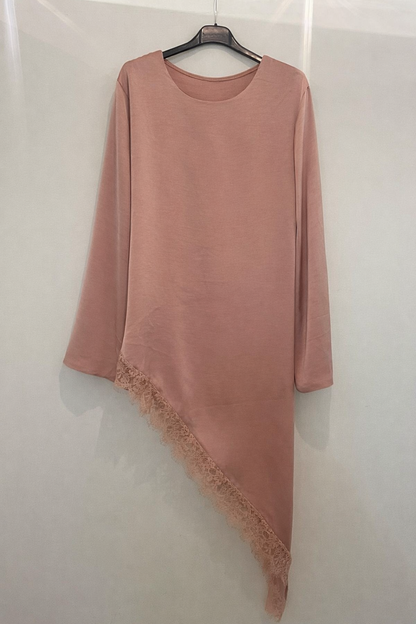 Tunique asymétrique avec finition dentelle