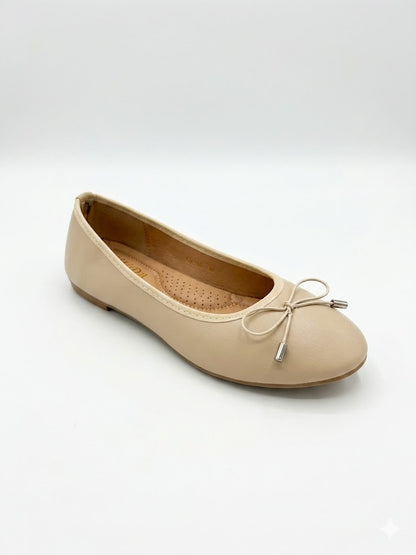 Ballerines plates en simili cuir à bout rond et petit nœud à embouts métalliques