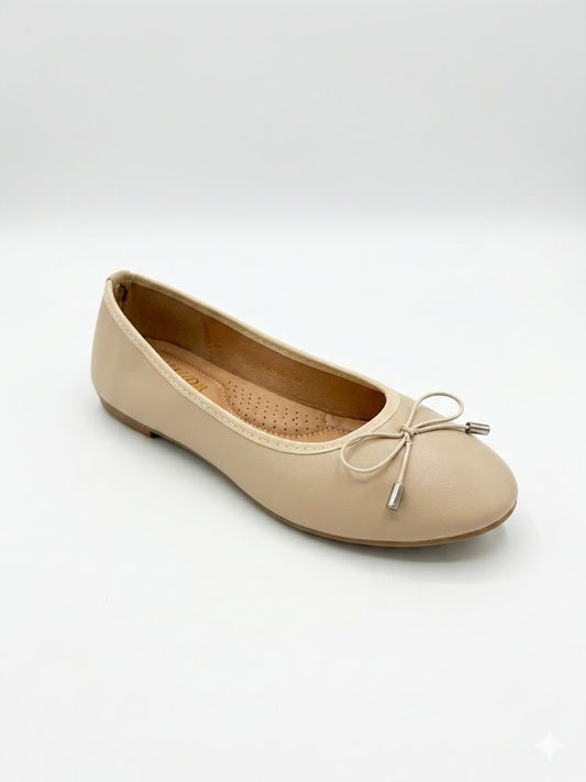 Ballerines plates en simili cuir à bout rond et petit nœud à embouts métalliques