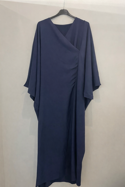 Robe longue drapée à manches larges