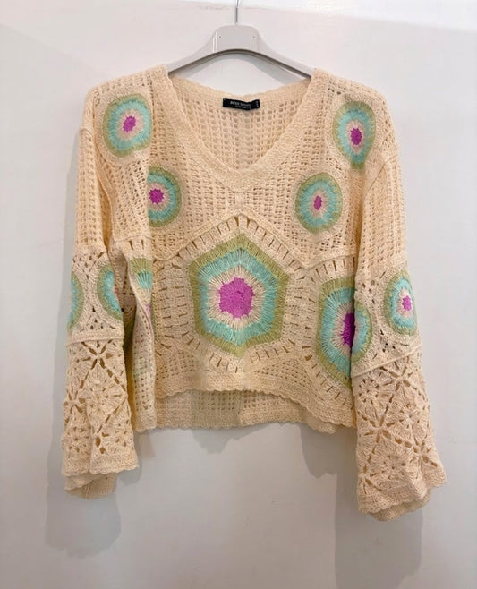 Top crochet écru motifs géométriques multicolores col V & manches évasées