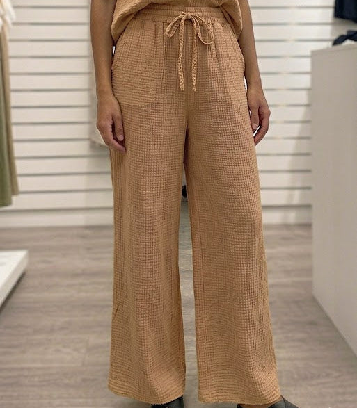 Pantalon en tissu gaze de coton texturé avec taille élastiquée et cordon