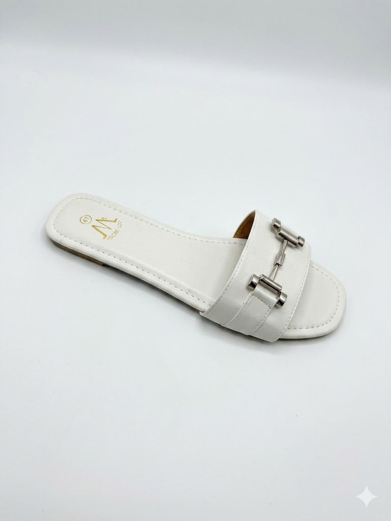 Mule plate blanche bride large barre argentée & bout carré