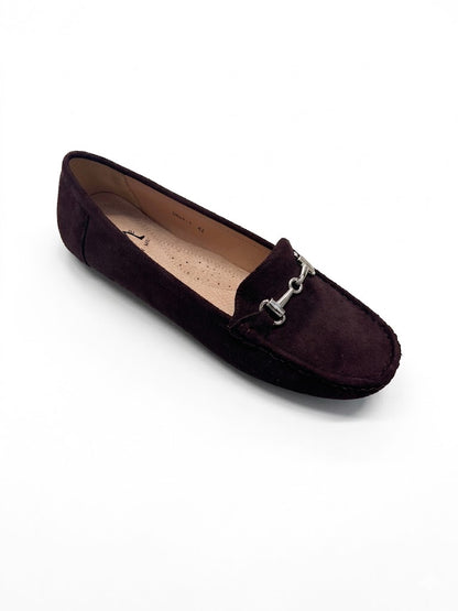 Mocassin plat en daim avec détail mors argenté