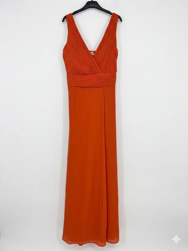 Robe longue sans manches avec buste plissé et décolleté V croisé