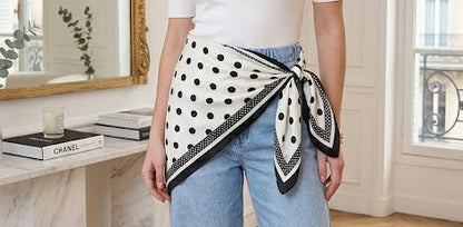Foulard à pois et bordure imprimée à nouer en ceinture