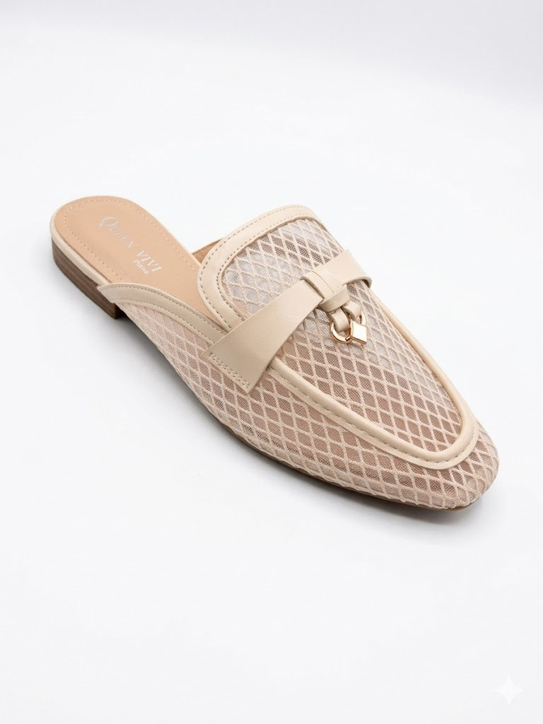 Mule plate style mocassin en résille avec empiècement cuir et détail chaîne dorée