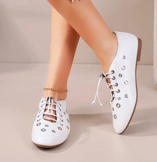 Ballerines ajourées à œillets métallique