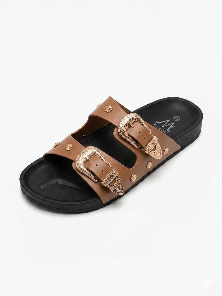 Mule Plateforme Camel Double Bride – Grandes Boucles Gravées & Clous Dorés