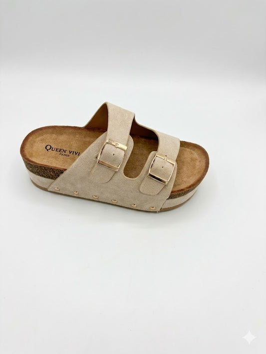 Mule Plateforme Daim Double Bride – Grandes Boucles Dorées & Semelle Liège Cloutée