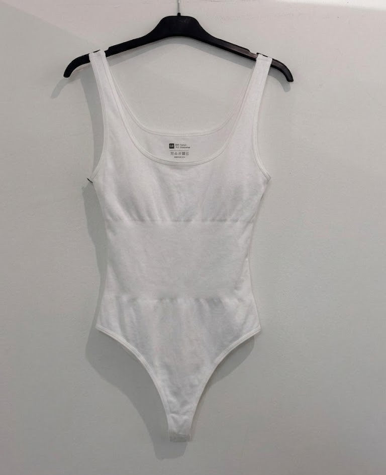 Body moulant côtelé avec larges bretelles et col carré