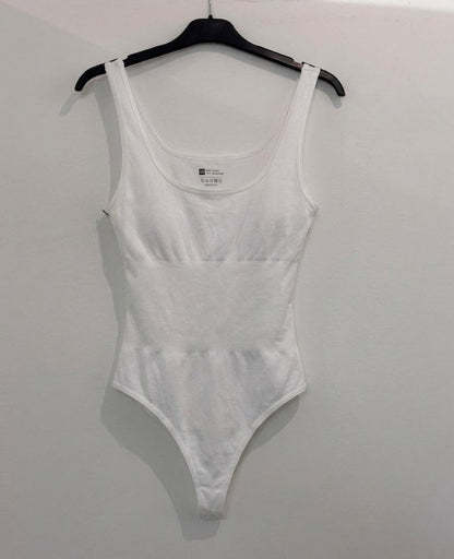 Body moulant côtelé avec larges bretelles et col carré