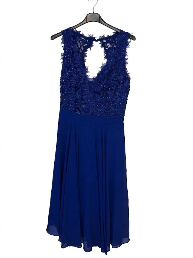 Robe courte avec bustier en dentelle brodée et perles