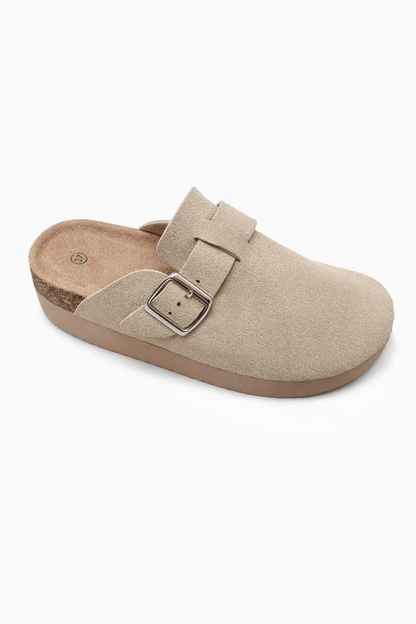 Sandale effet daim à boucle métallique