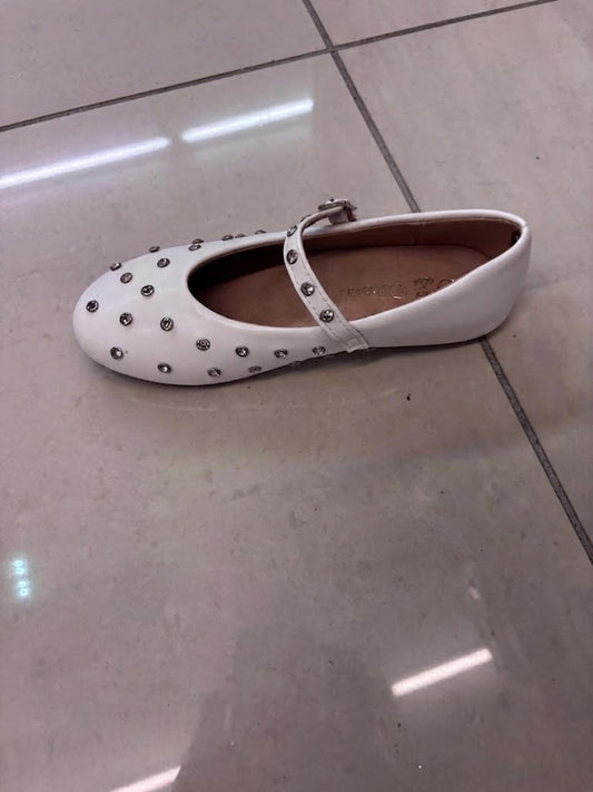 Ballerine blanche, clous strassés