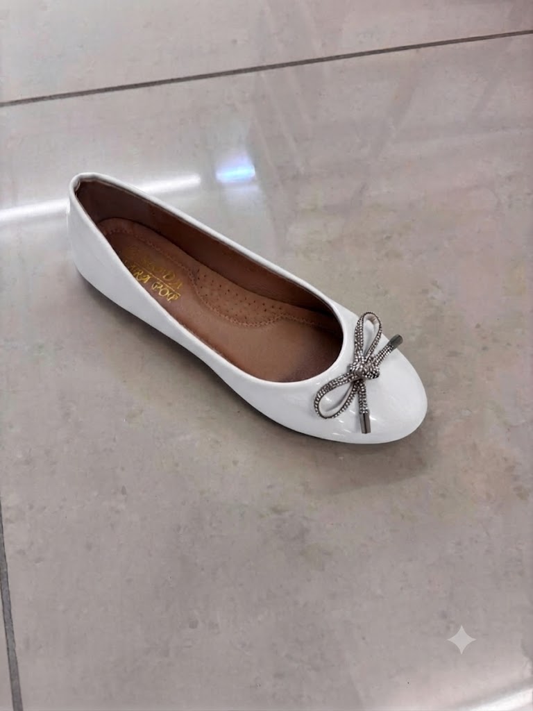 Ballerine plate vernie, nœud strassé