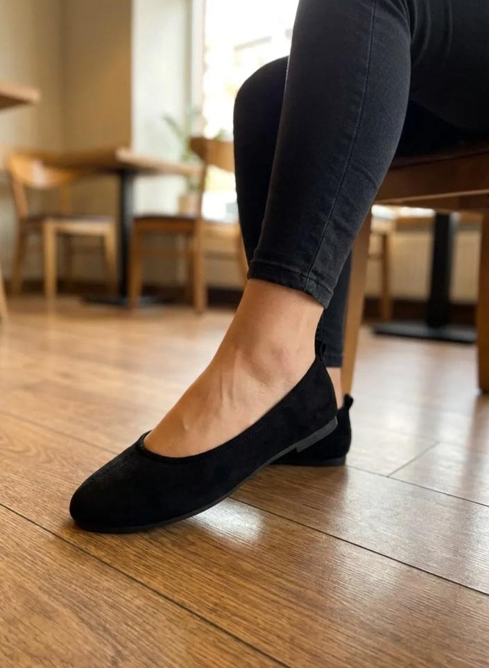 Ballerine plate en suédine, bout rond