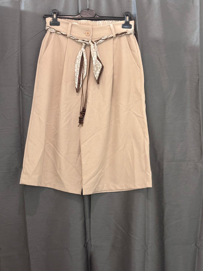Bermuda taille haute avec ceinture foulard
