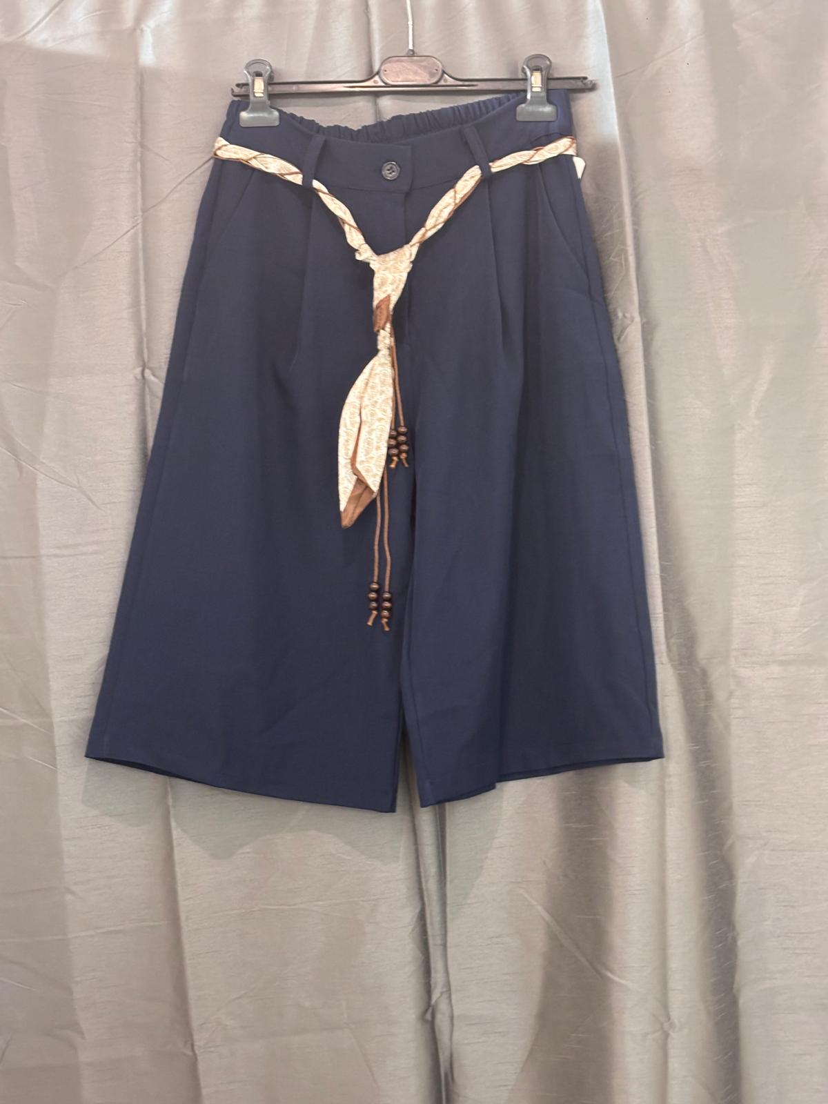 Bermuda taille haute avec ceinture foulard