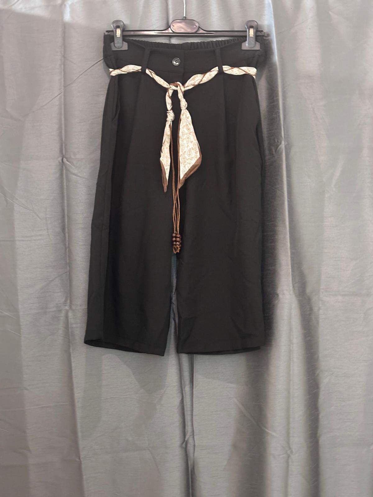 Bermuda taille haute avec ceinture foulard