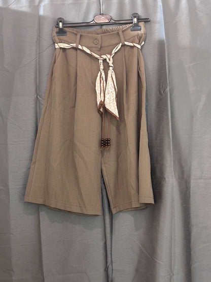 Bermuda taille haute avec ceinture foulard