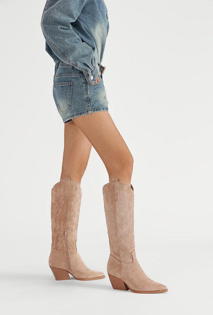Bottes western en suédine brodées à talon carré