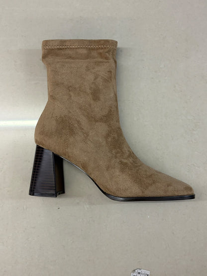 Bottines en suédine à talon évasé