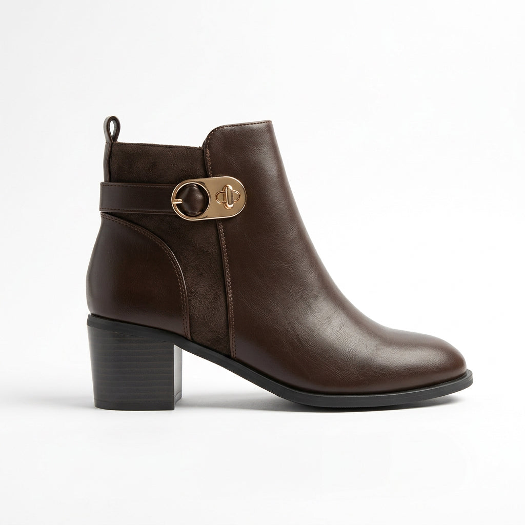 Bottines à boucle dorée et talon carré