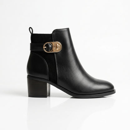 Bottines à boucle dorée et talon carré