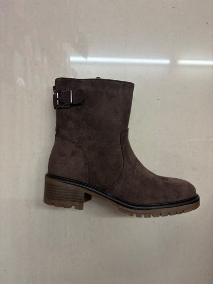 Bottines en suédine à boucle et talon bois
