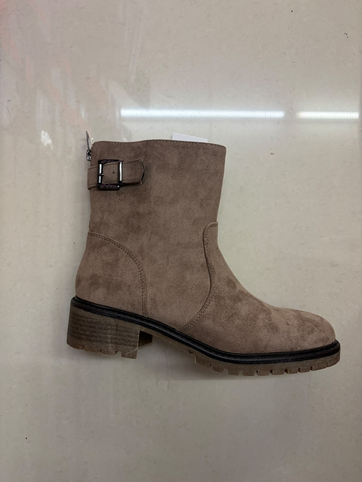 Bottines en suédine à boucle et talon bois