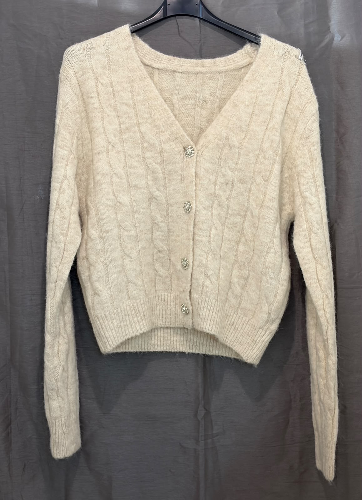 Cardigan en maille duveteuse à boutons fleuris