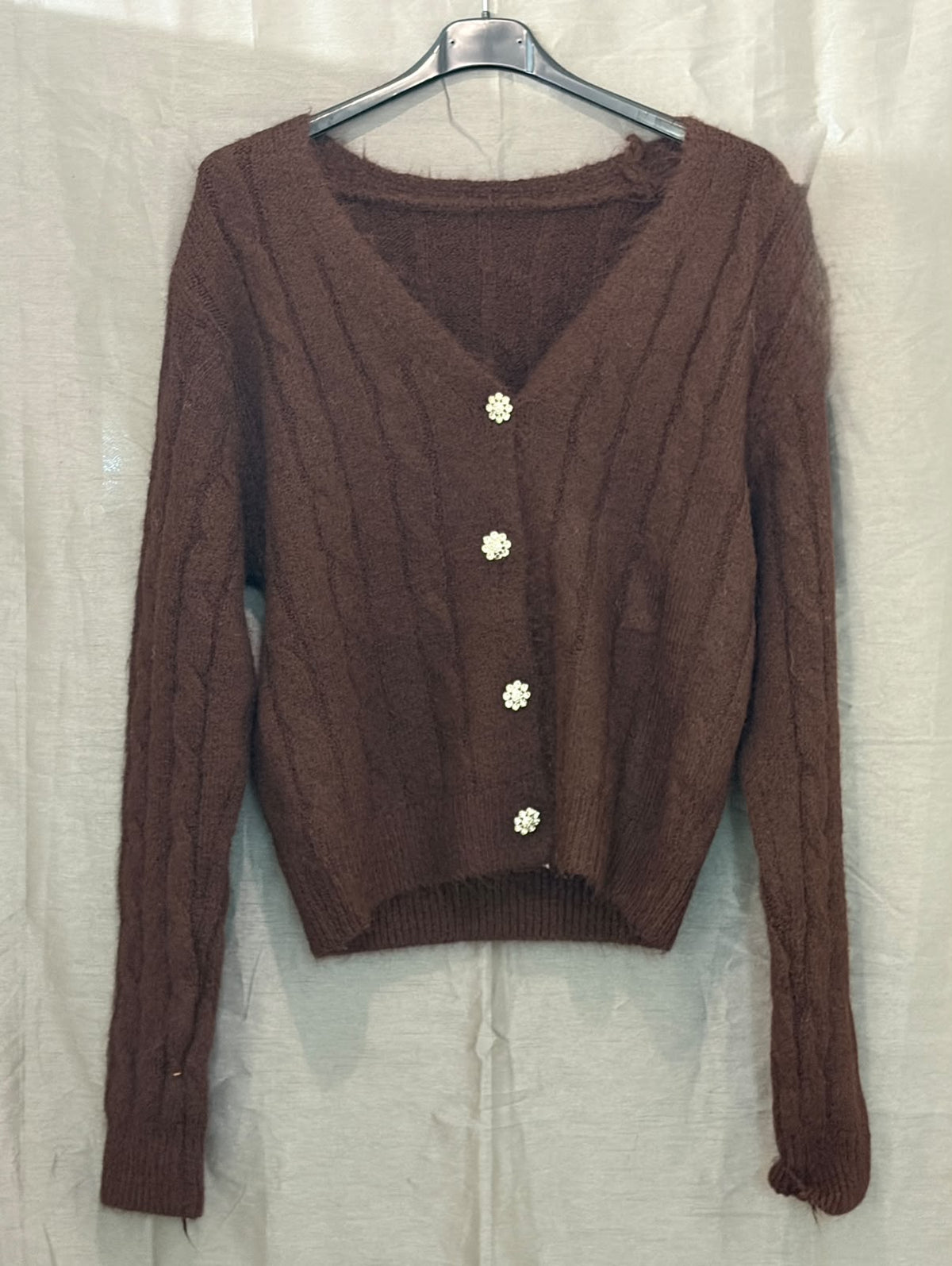 Cardigan en maille duveteuse à boutons fleuris