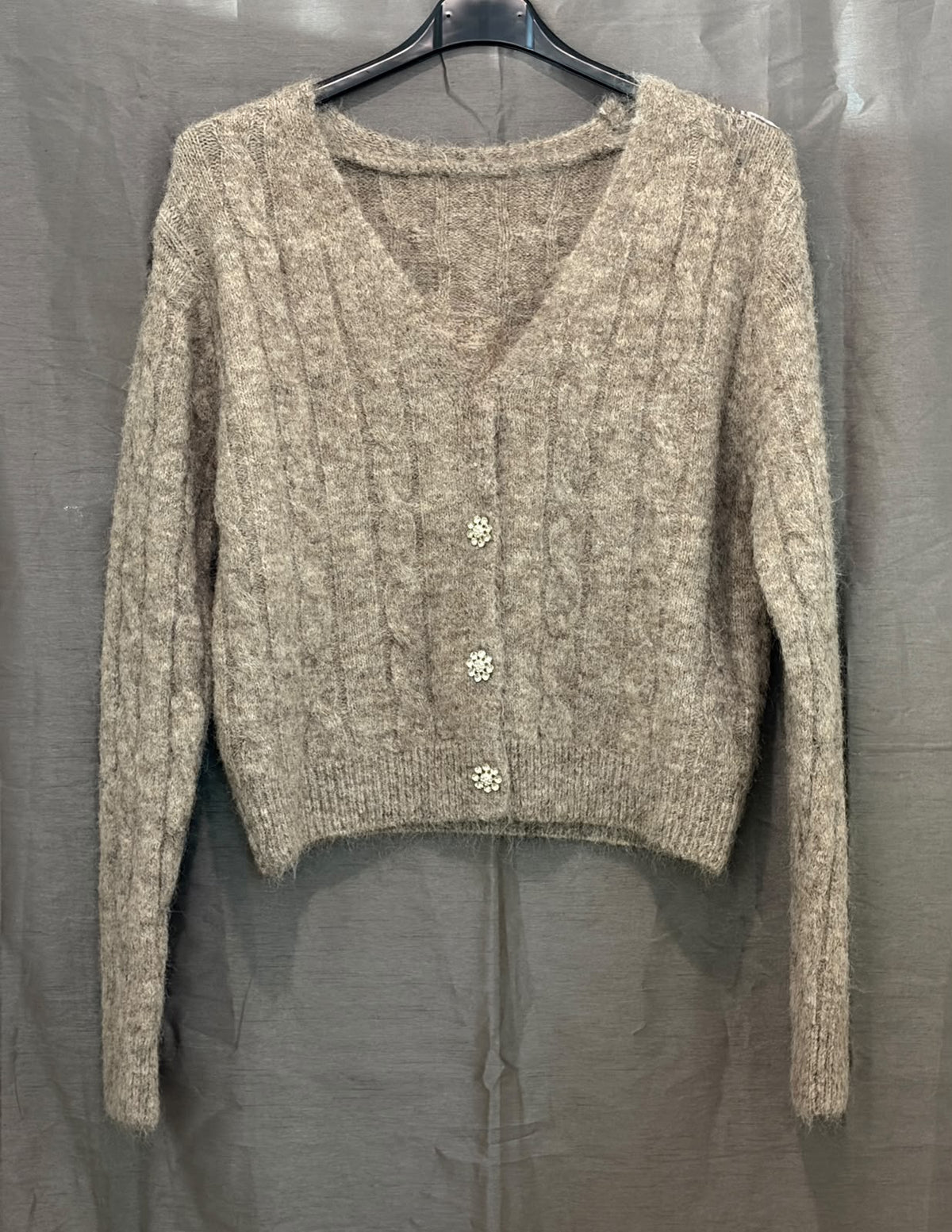 Cardigan en maille duveteuse à boutons fleuris