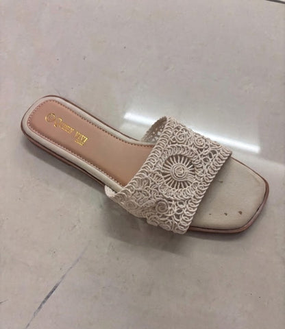 Claquette plate en crochet ajouré, bout carré