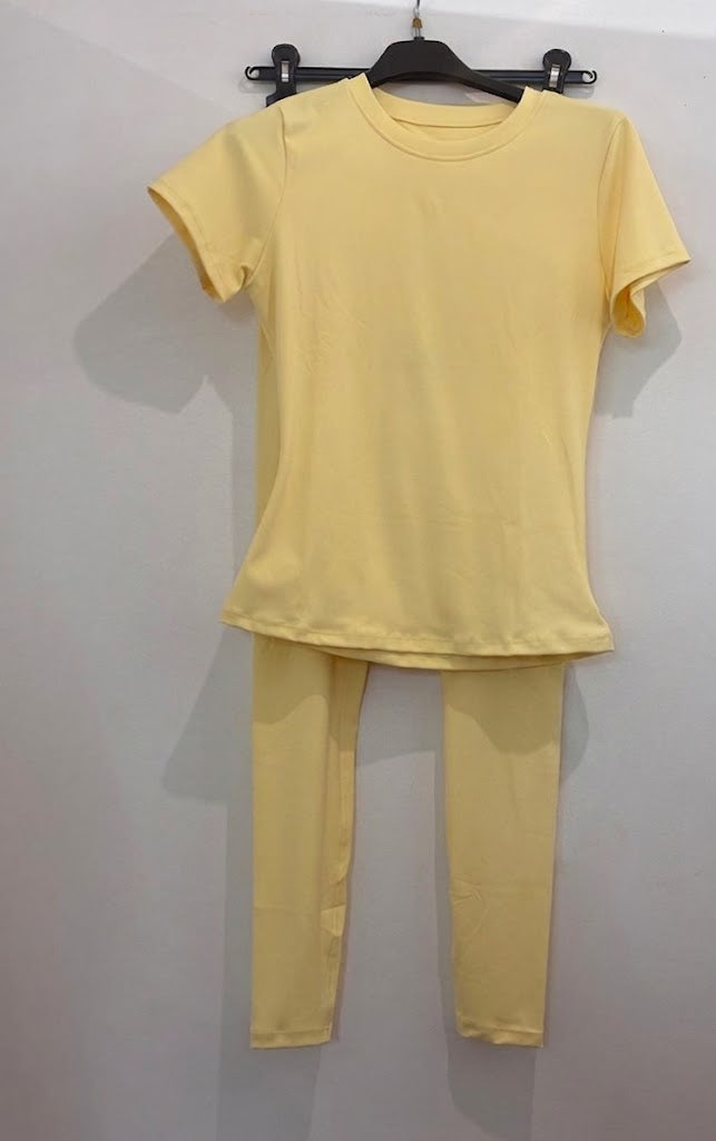 Ensemble legging et t-shirt – tenue de sport