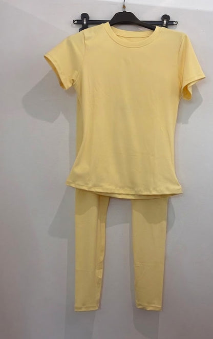 Ensemble legging et t-shirt – tenue de sport