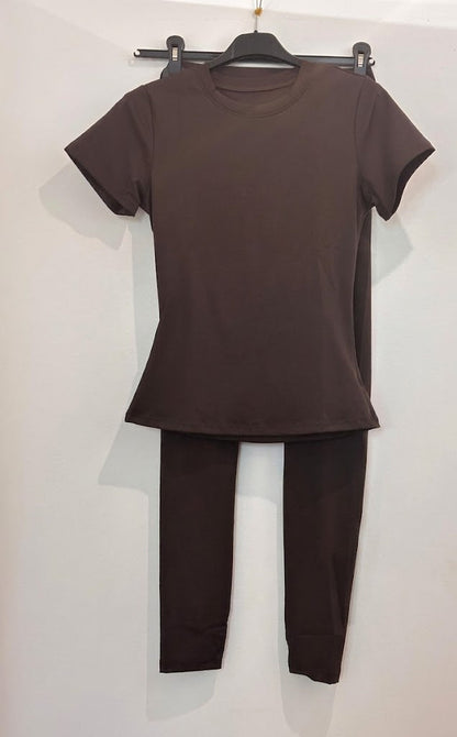 Ensemble legging et t-shirt – tenue de sport