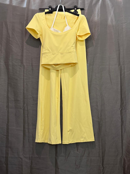 Ensemble t-shirt côtelé et pantalon large à cordon