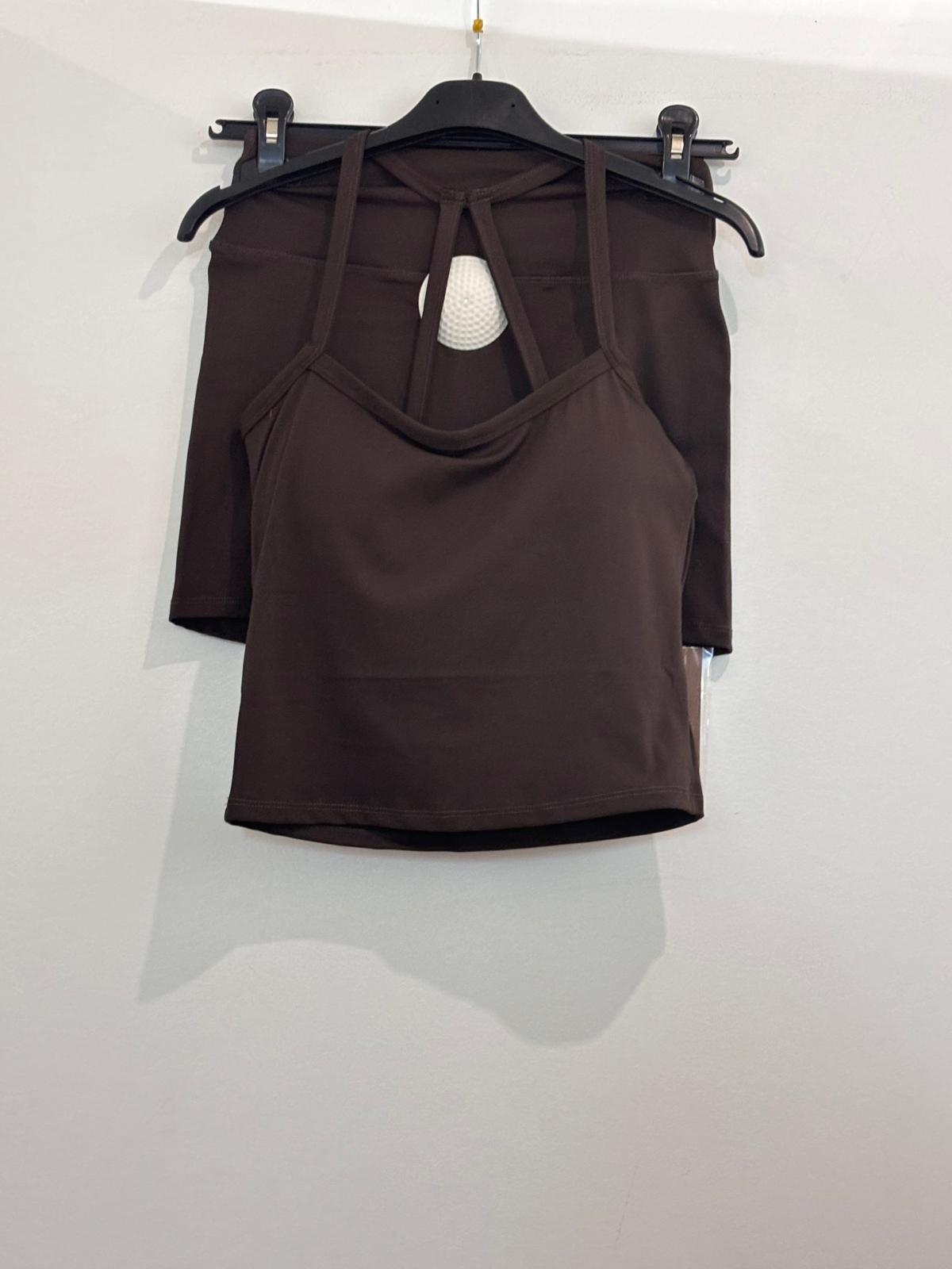 Ensemble brassière et short – tenue de sport assortie débardeur fines bretelles et short