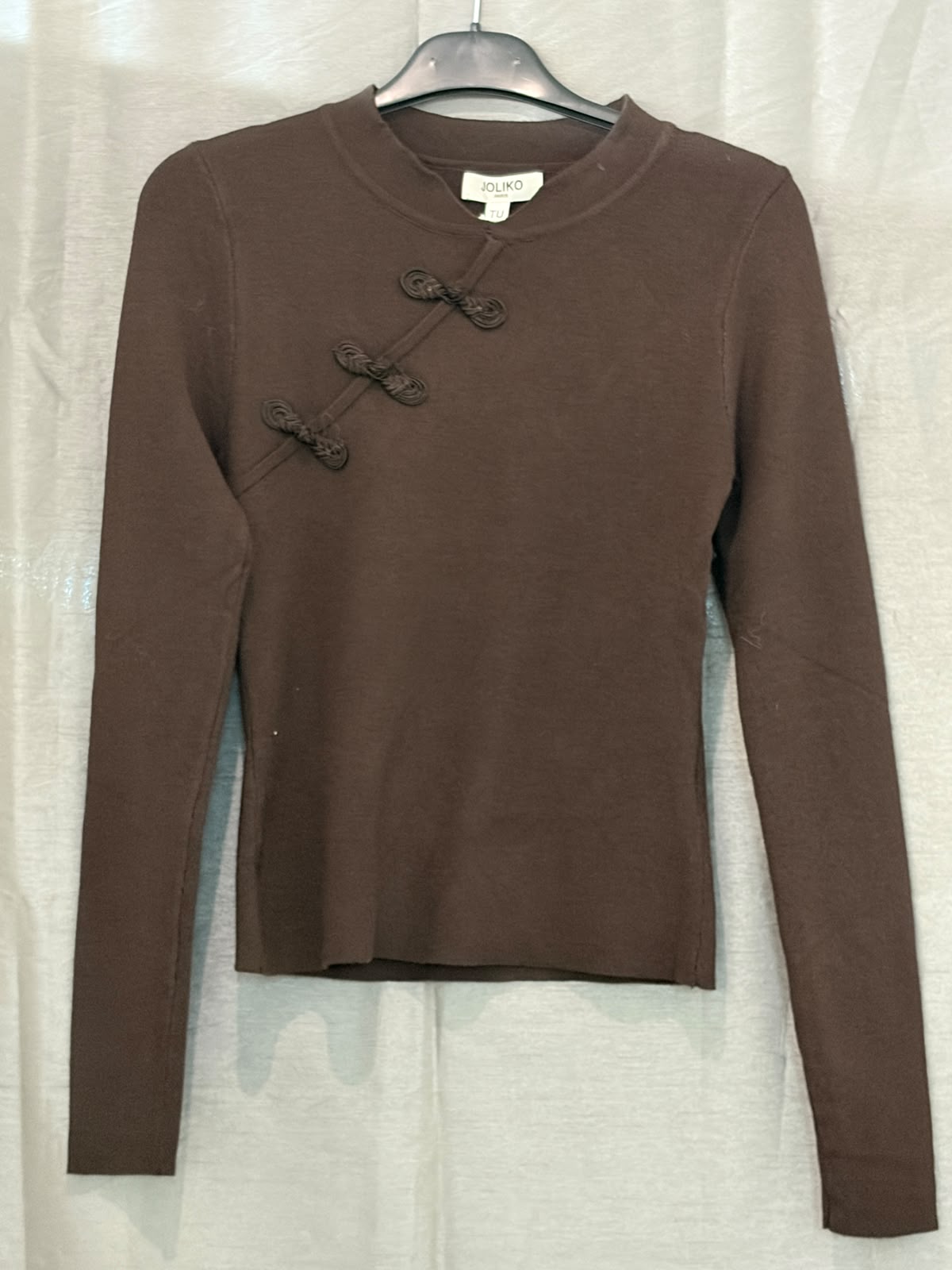 Pull col rond à brandebourgs façon tunique chinoise