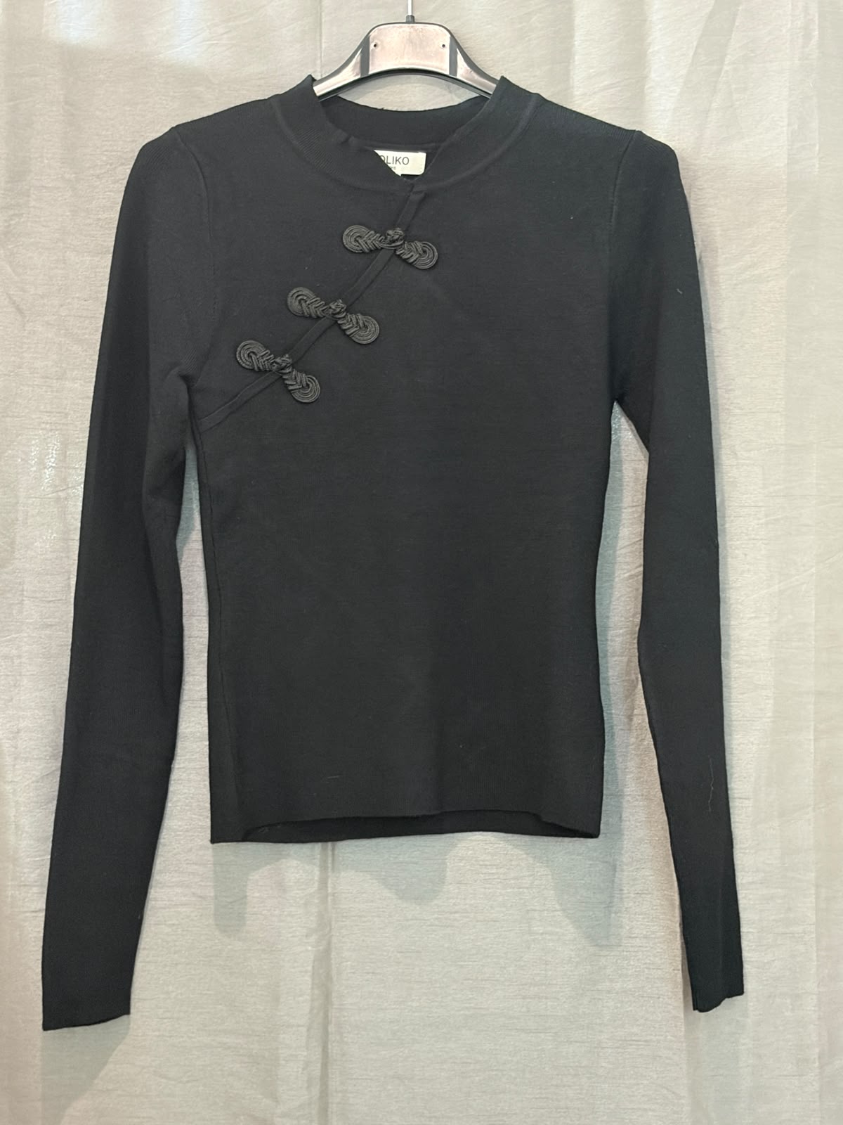 Pull col rond à brandebourgs façon tunique chinoise
