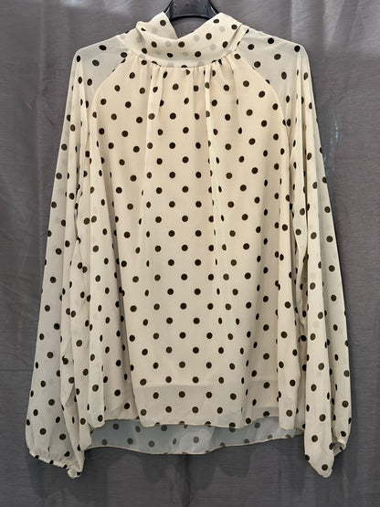 Blouse à pois et col lavallière