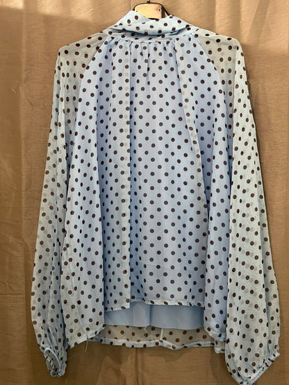 Blouse à pois et col lavallière