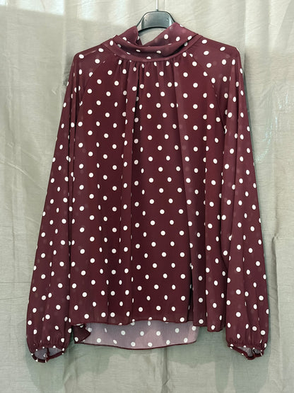 Blouse à pois et col lavallière