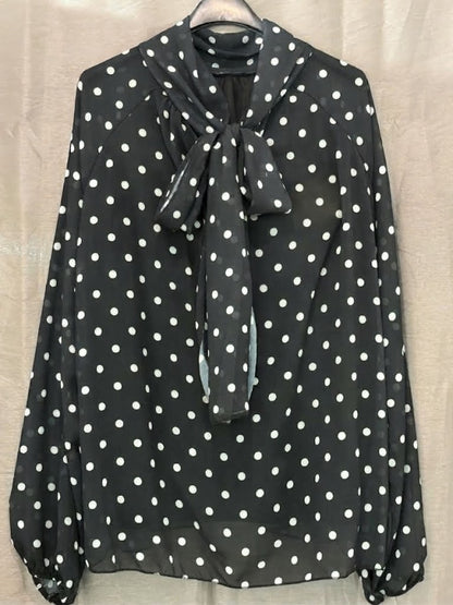 Blouse à pois et col lavallière