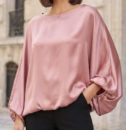 Blouse satinée manches amples à poignets froncés